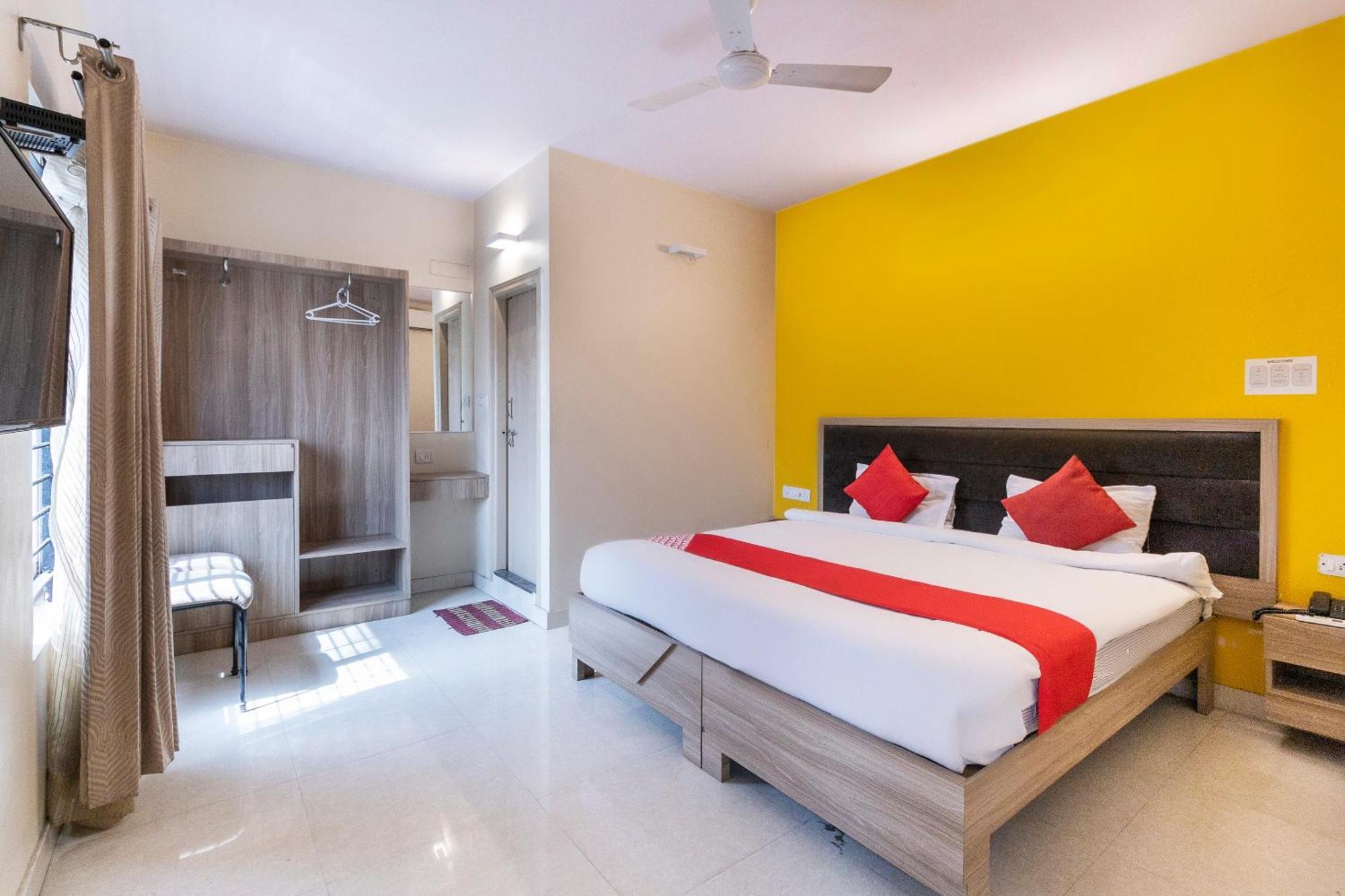 Hotel O Golden Inn Near Cubbon Park Bangalore Bagian luar foto