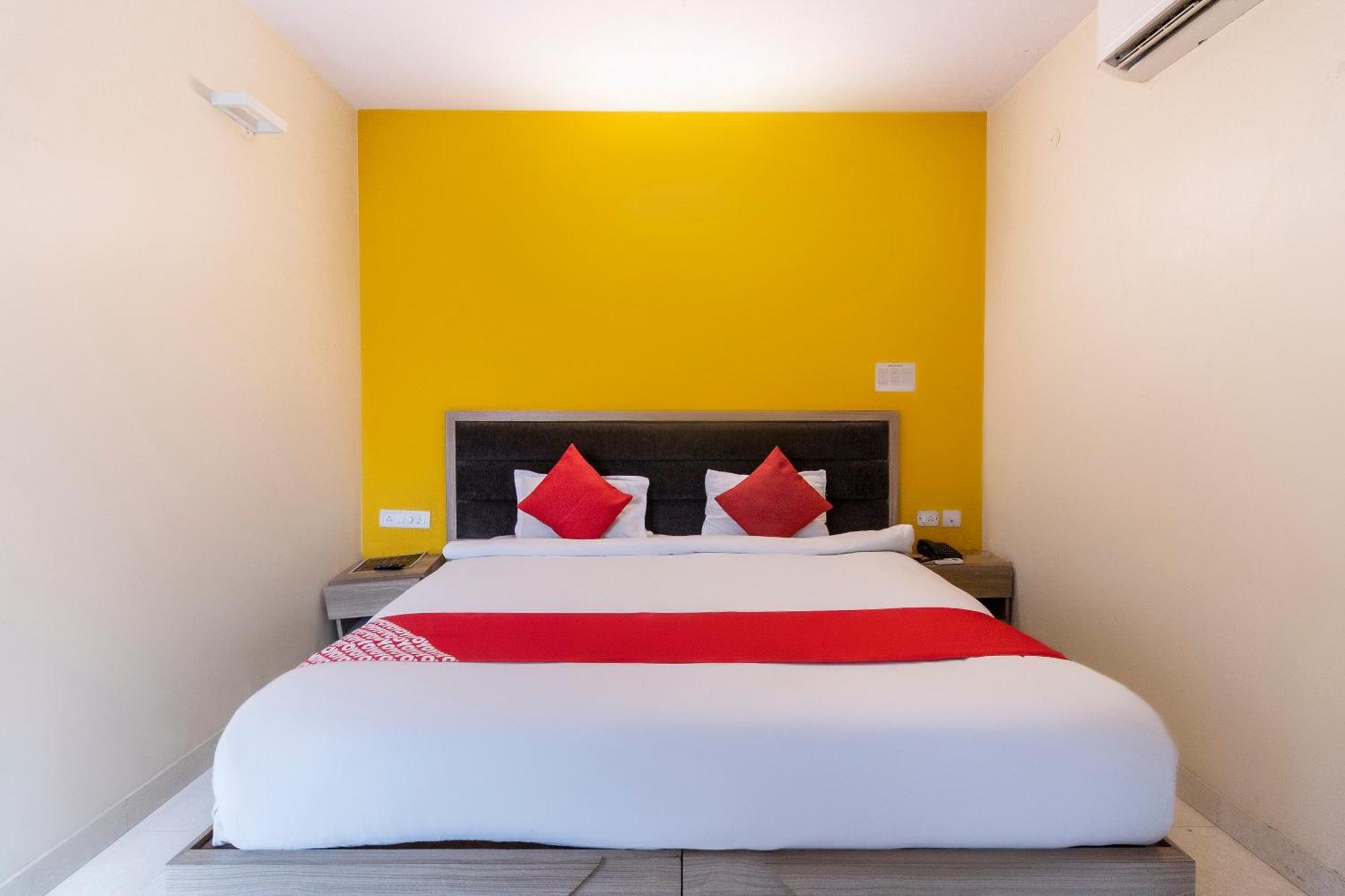 Hotel O Golden Inn Near Cubbon Park Bangalore Bagian luar foto