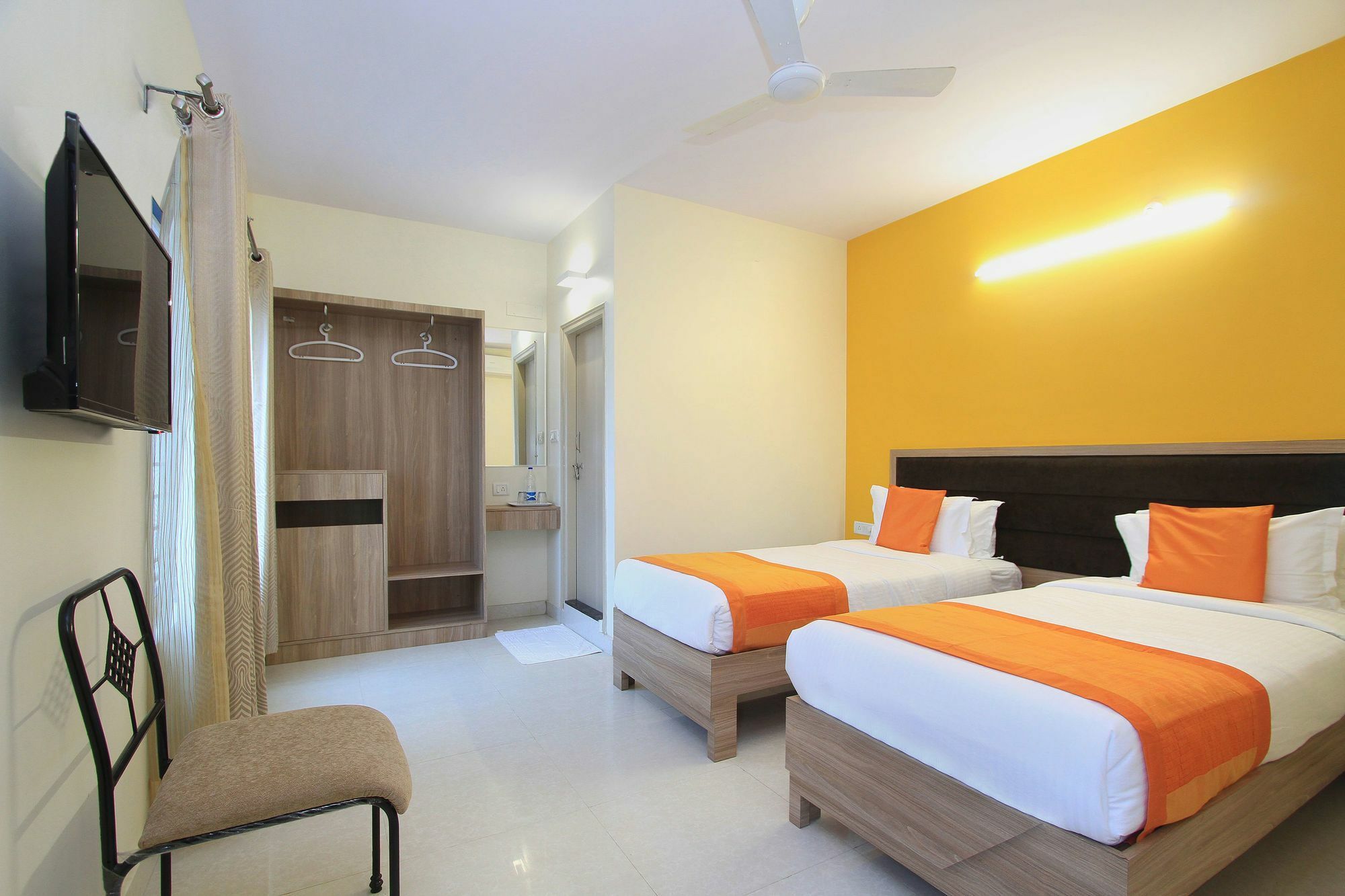 Hotel O Golden Inn Near Cubbon Park Bangalore Bagian luar foto
