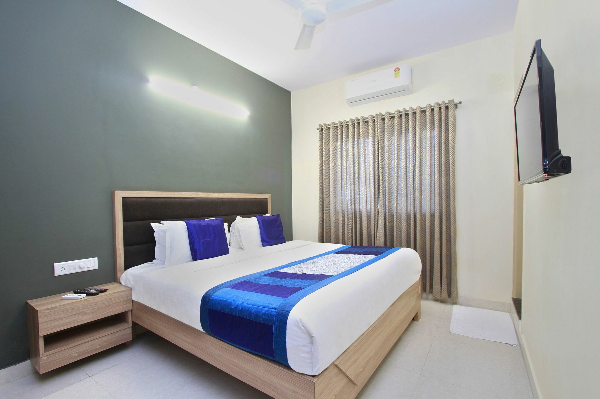 Hotel O Golden Inn Near Cubbon Park Bangalore Bagian luar foto