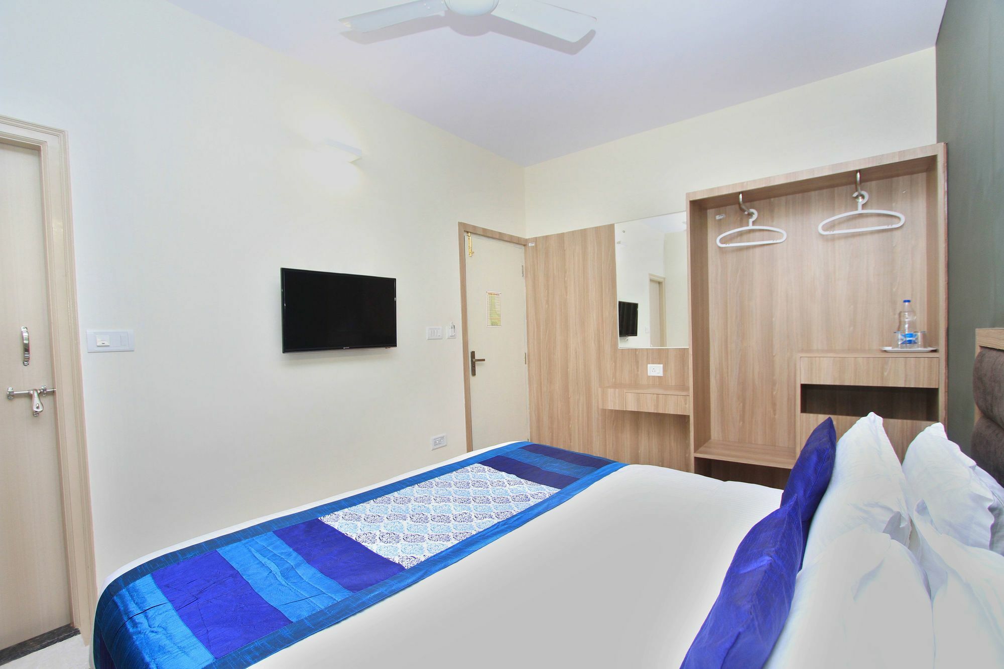 Hotel O Golden Inn Near Cubbon Park Bangalore Bagian luar foto