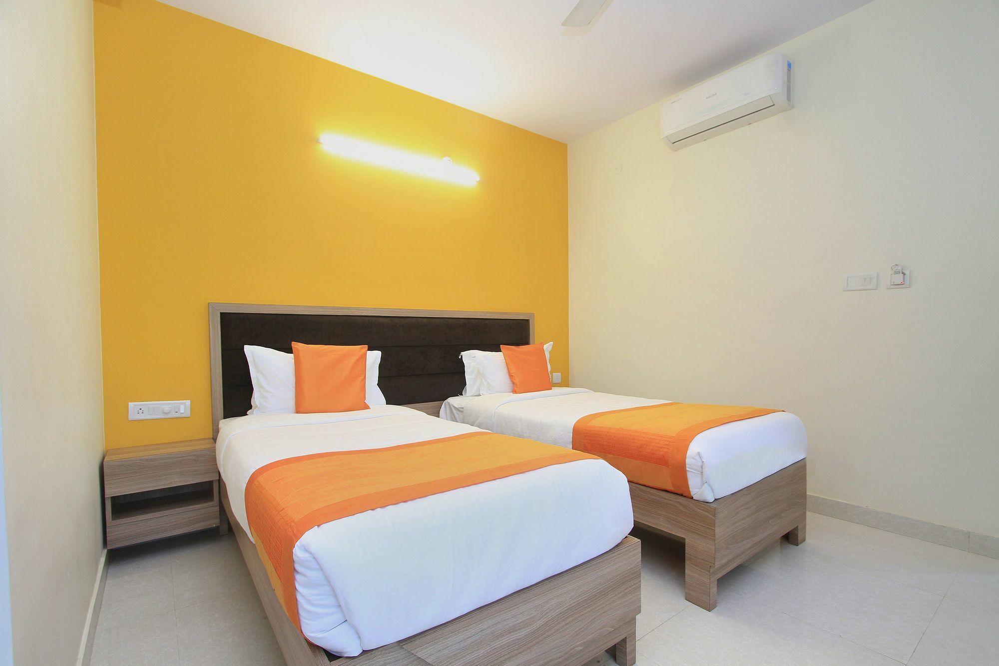 Hotel O Golden Inn Near Cubbon Park Bangalore Bagian luar foto
