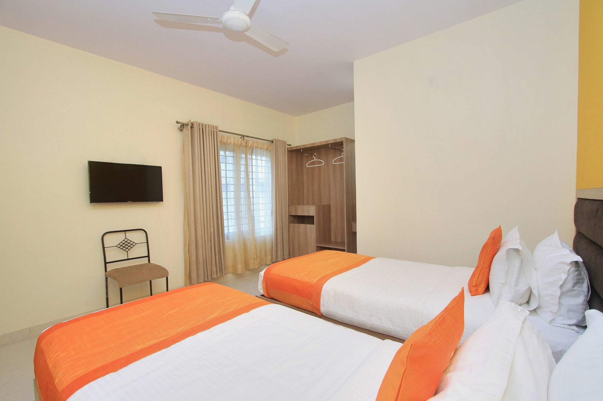 Hotel O Golden Inn Near Cubbon Park Bangalore Bagian luar foto
