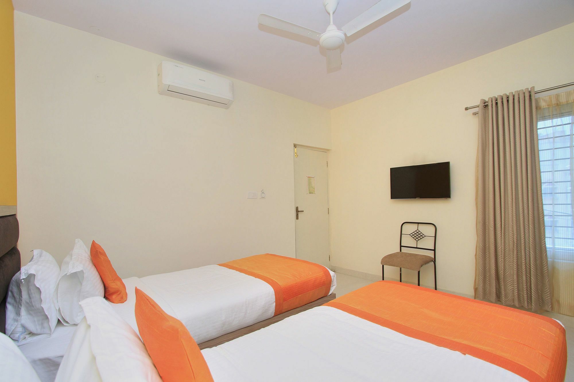 Hotel O Golden Inn Near Cubbon Park Bangalore Bagian luar foto
