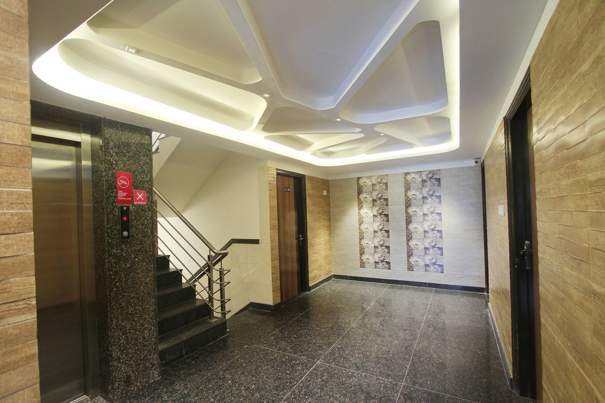 Hotel O Golden Inn Near Cubbon Park Bangalore Bagian luar foto