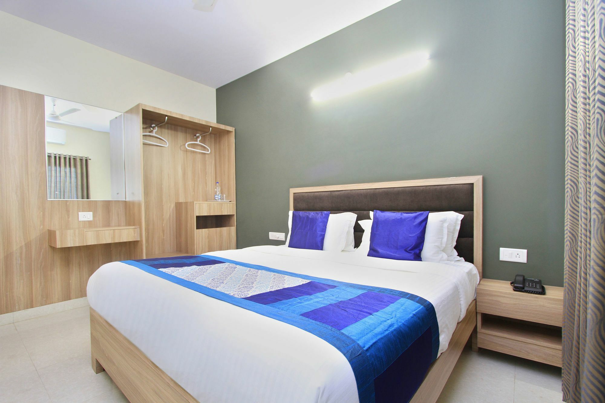 Hotel O Golden Inn Near Cubbon Park Bangalore Bagian luar foto