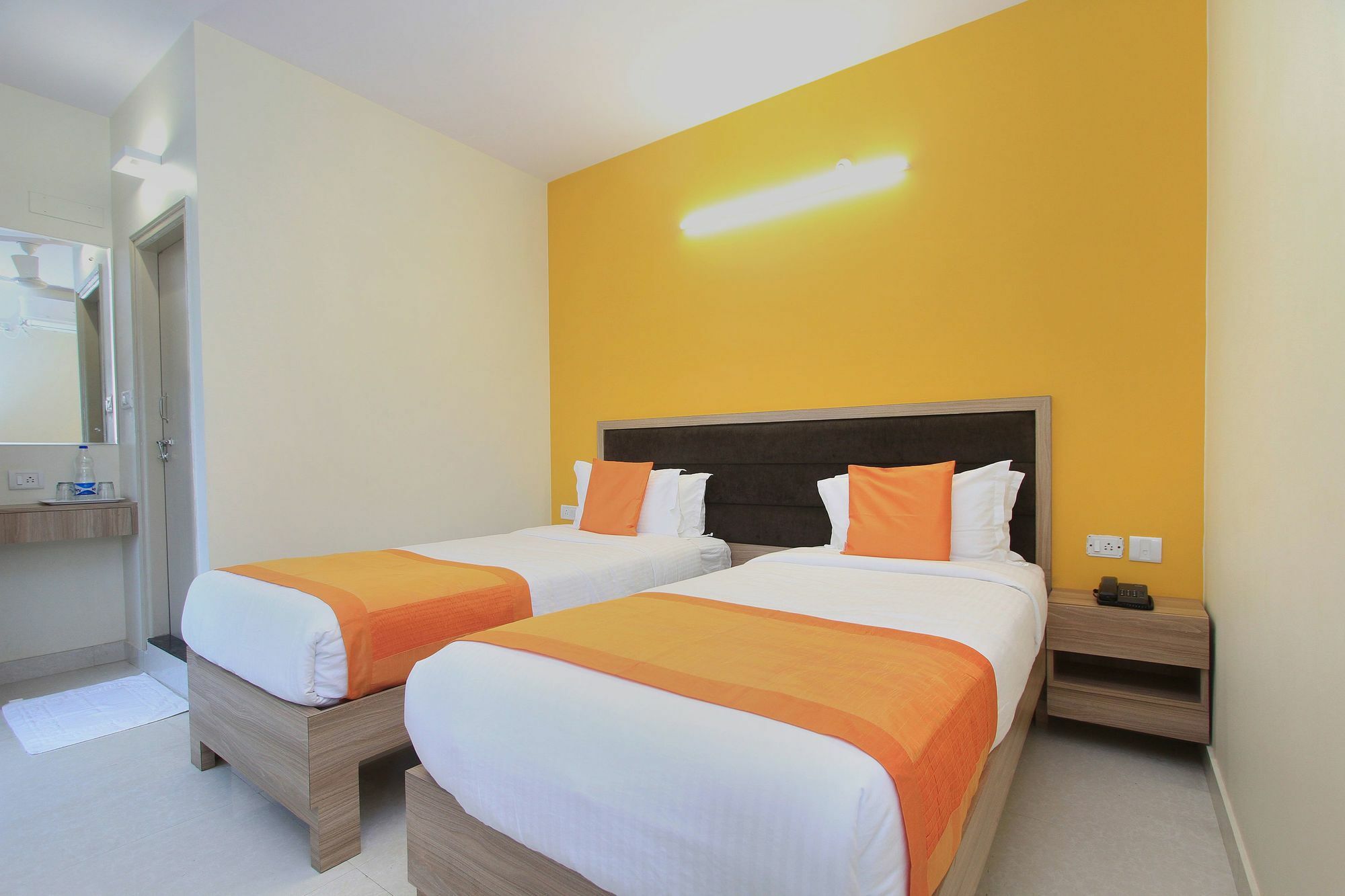 Hotel O Golden Inn Near Cubbon Park Bangalore Bagian luar foto
